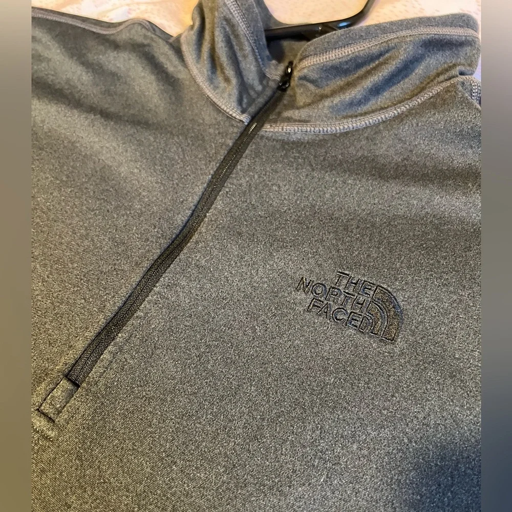 The North Face Charcoal Quarter-Zip Pullover Men’s XL